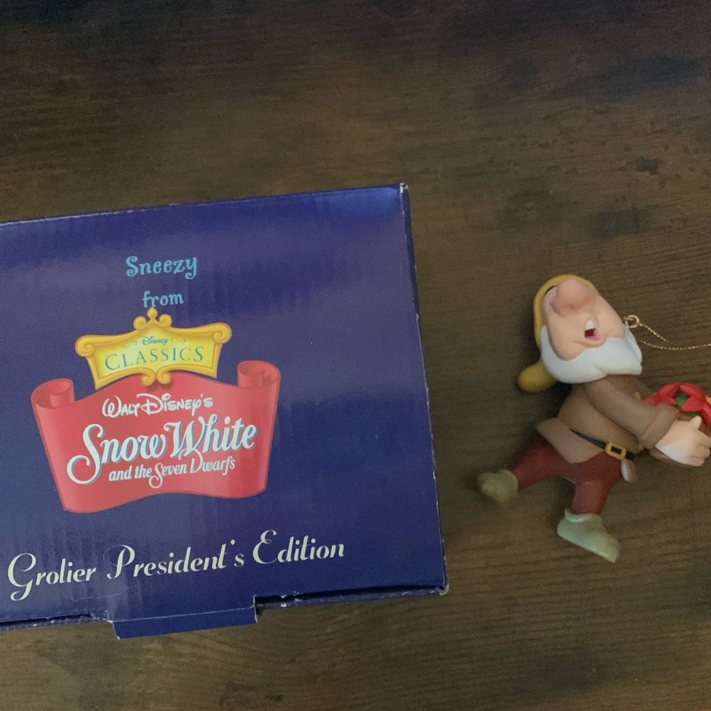 Disney “Sneezy” Grolier Presidents Edition Ornament. In original box. EUC.